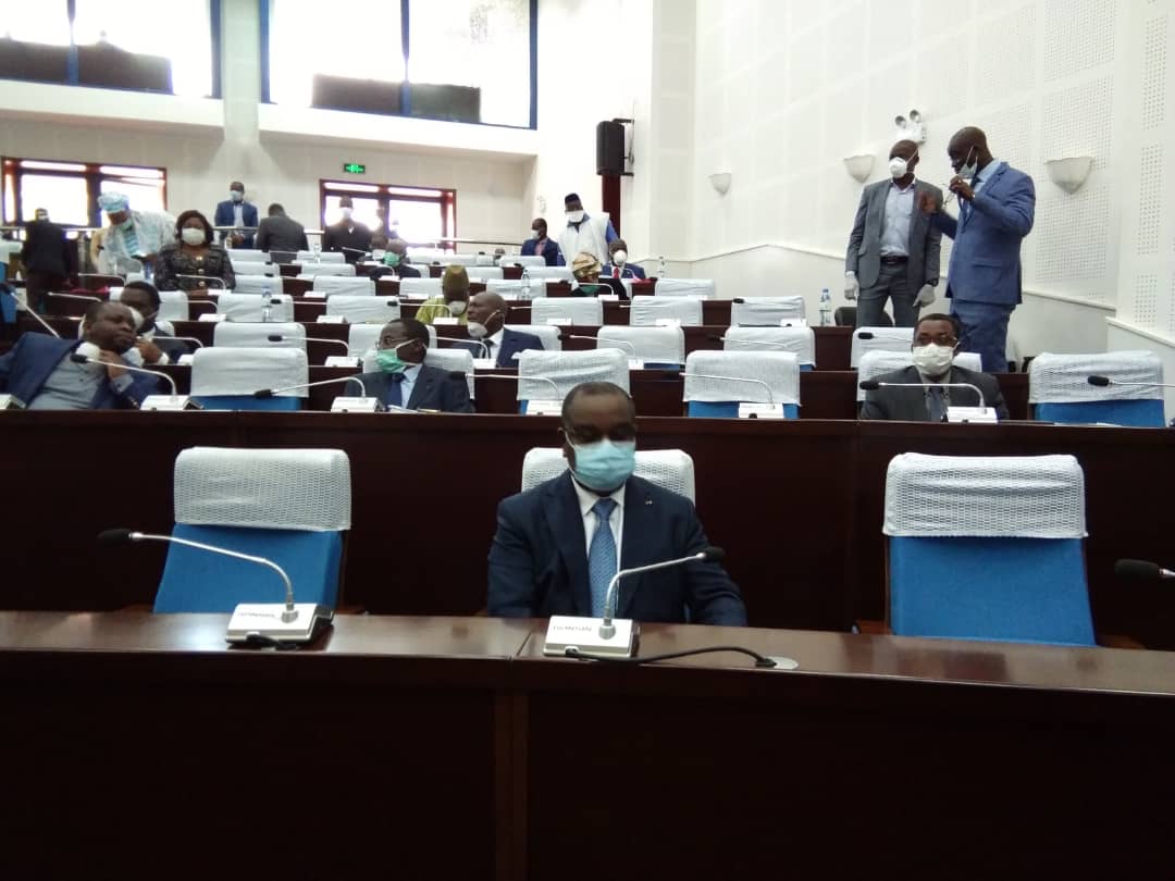 Flash info : (laune.info) Selom Klassou à l’Assemblée Nationale pour le projet de loi portant habilitation du gouvernement à prendre par ordonnances les mesures