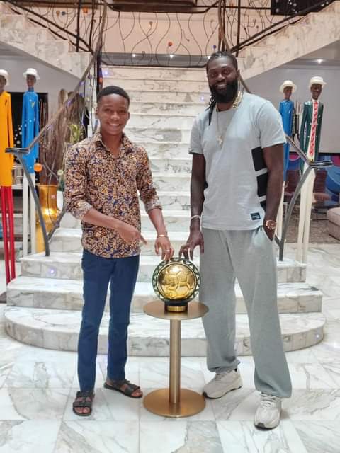 Togo: Une bourse d’étude offerte par un joueur international togolais au premier du Togo au BAC 2022