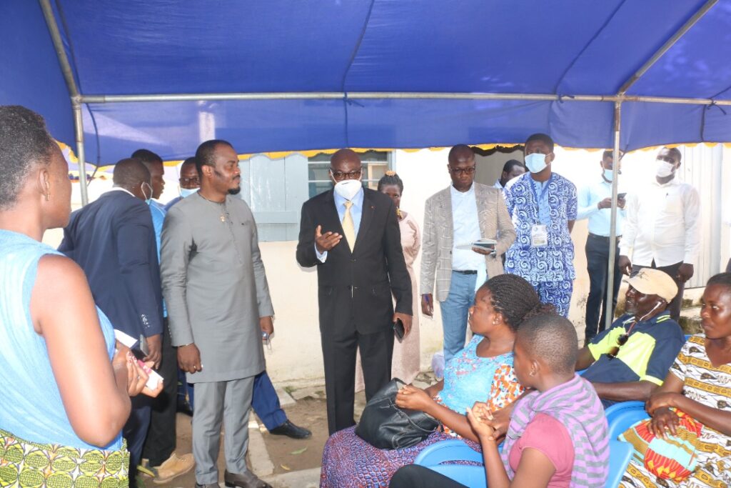 Golfe 7/ Opération Zéro Cataracte : Le Prefet ATABUH et le Maire DJIKOUNOU constatent l’effectivité