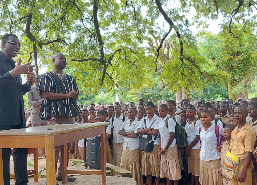 Rentrée Scolaire 2023-2024 : Une délégation conduite par le ministre Yark visite certains établissements dans les Savanes