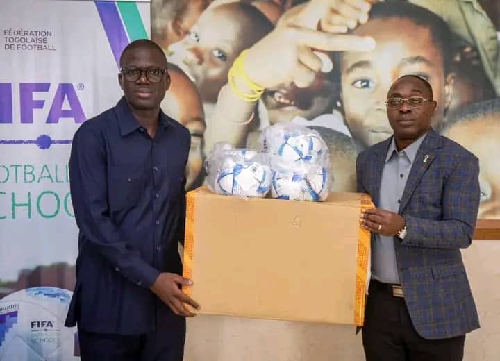 Promotion du football en milieu scolaire : La FTF offre des ballon au ministère de l’enseignement Primaire, Secondaire et Technique