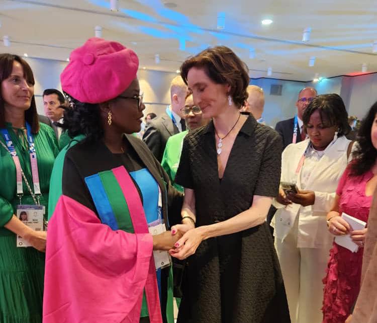 JO Paris 2024 : Dr Lidi BESSI KAMA et la ministre française des sports Amélie Oidéa-Castera s’entretiennent