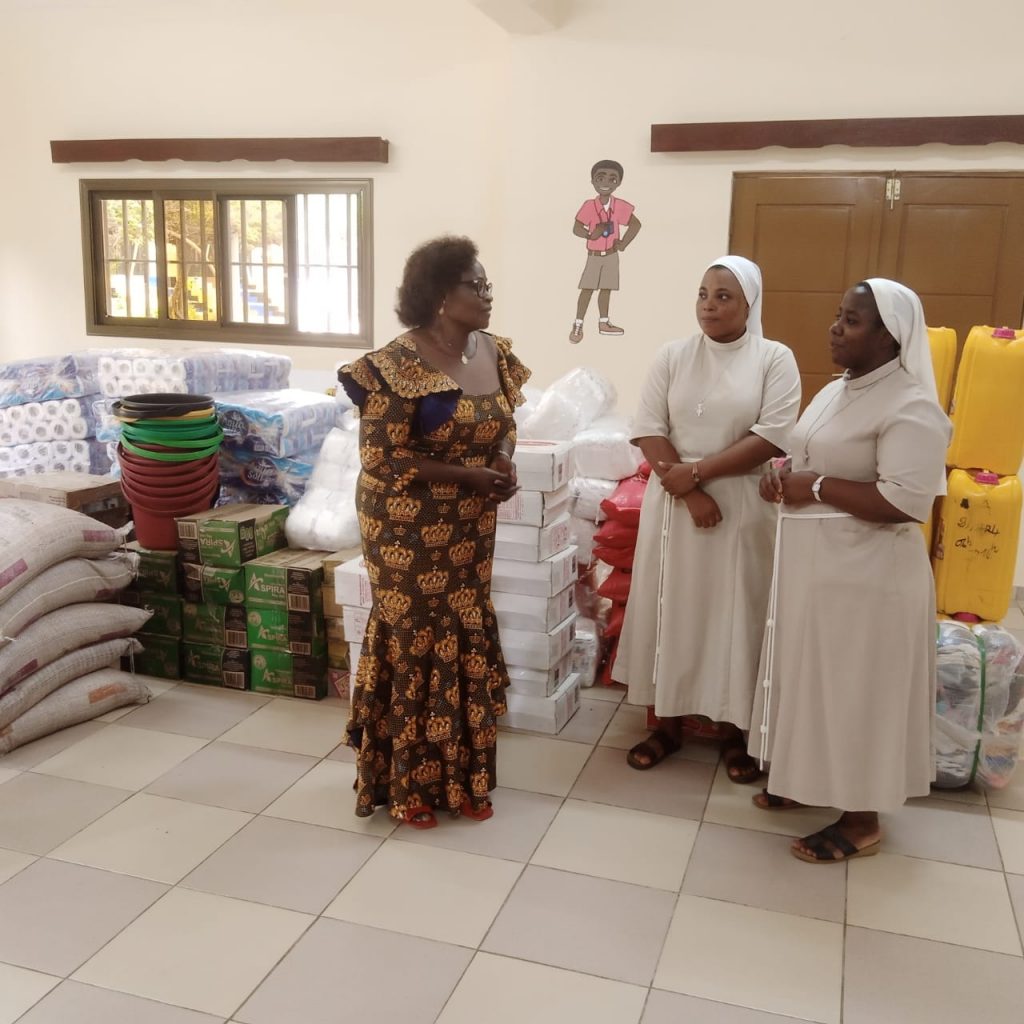L’Alliance citoyenne des OSC pour la démocratie et l’Etat de droit au Togo donne du sourire à deux orphelinats et une pouponnière