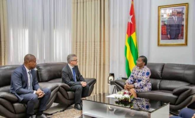 Jeux du Commonwealth : Échanges fructueux entre Victoire Tomegah-Dogbe et Dr Chris Jenkins Obe