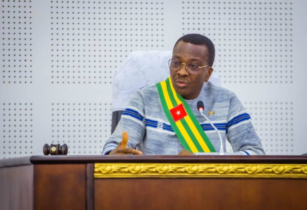 « L’horloge constitutionnelle sonne et avec elle, s’ouvre ce temps… » Sevon-Tépé Kodjo Adédzé à l’ouverture de la deuxième session