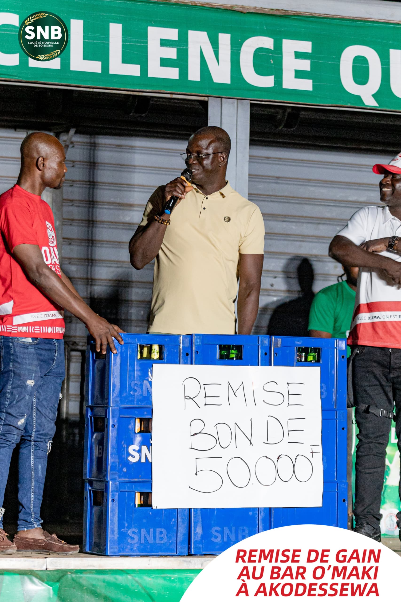 La Société Nouvelle de Boissons couronne son premier grand gagnant du Jeu Capsules Consommateurs Djama