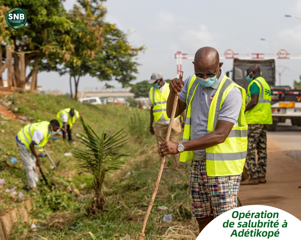 Adétikopé Propre : La SNB et la Mairie d’Agoè 6 main dans la main pour un environnement durable