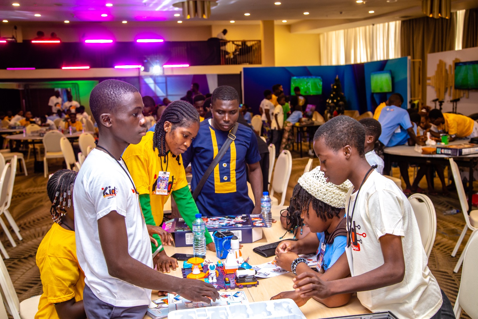 Noël des Génies : Les enfants à la découverte de l&rsquo;IA et des robots lors des Kids Innovation Days 2025 à Lomé    