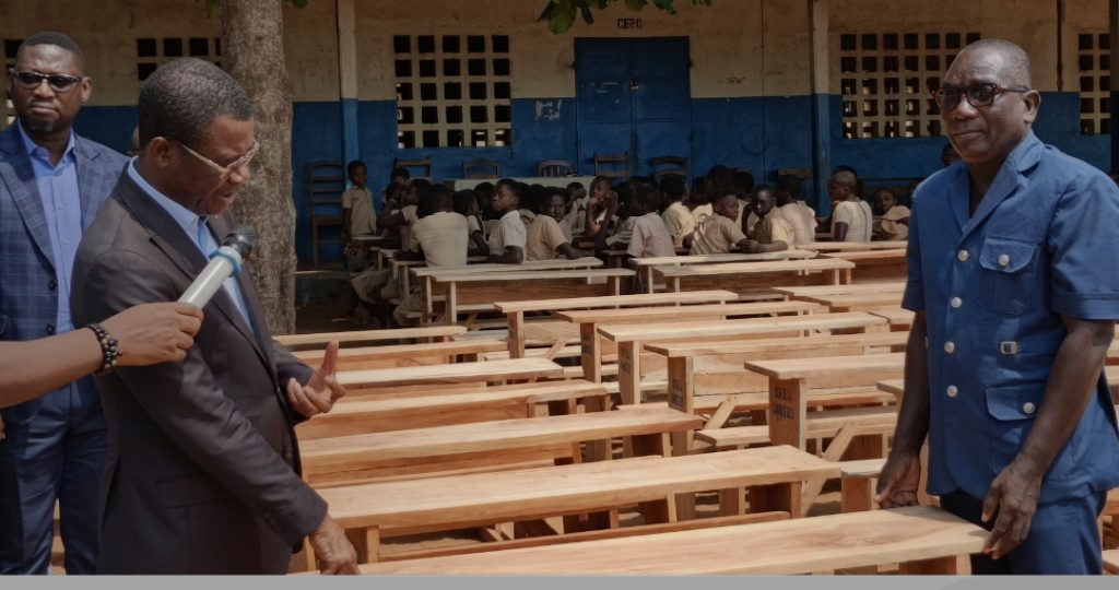 La Commune Golfe 5 offre 250 tables-bancs aux écoles pour améliorer les conditions d’apprentissage