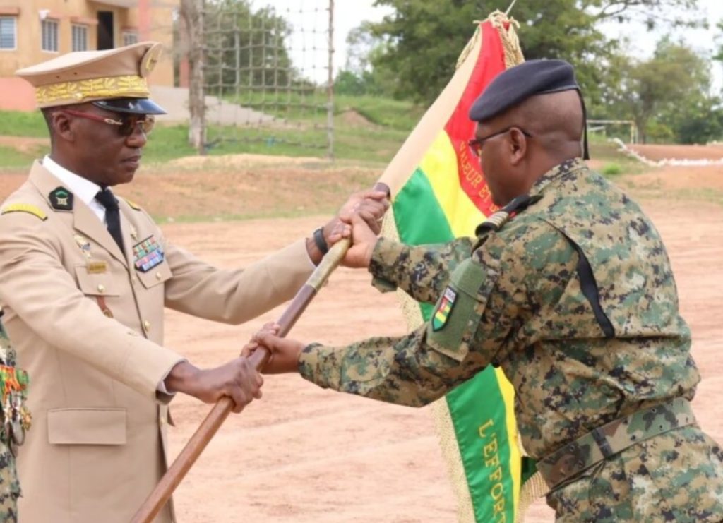 Changement de Commandement à l’EFOFAT : Le Colonel Rembena Komlan Allahare prend les rênes