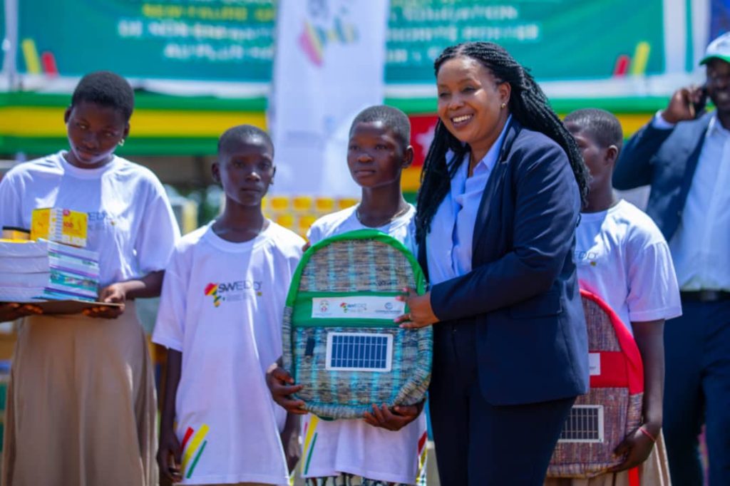 Blitta-Gare : SWEDD+ Togo récompense l’excellence scolaire avec des sacs solaires innovants