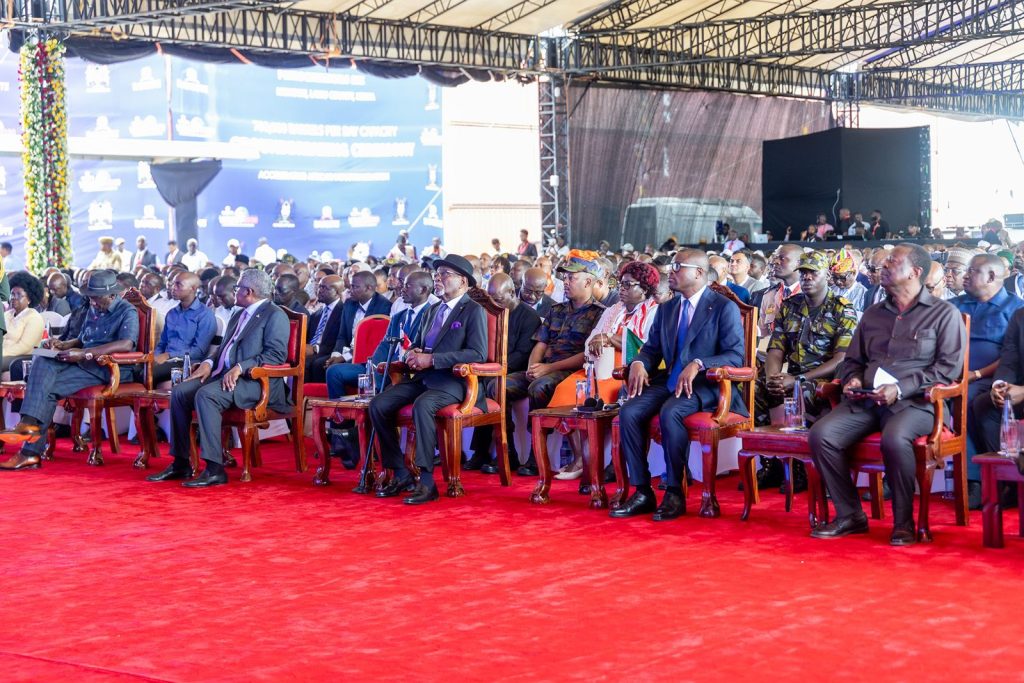 Lamu : Jean-Lucien Savi de Tové aux côtés de quatre dirigeants africains pour le lancement de la méga-raffinerie Dangote