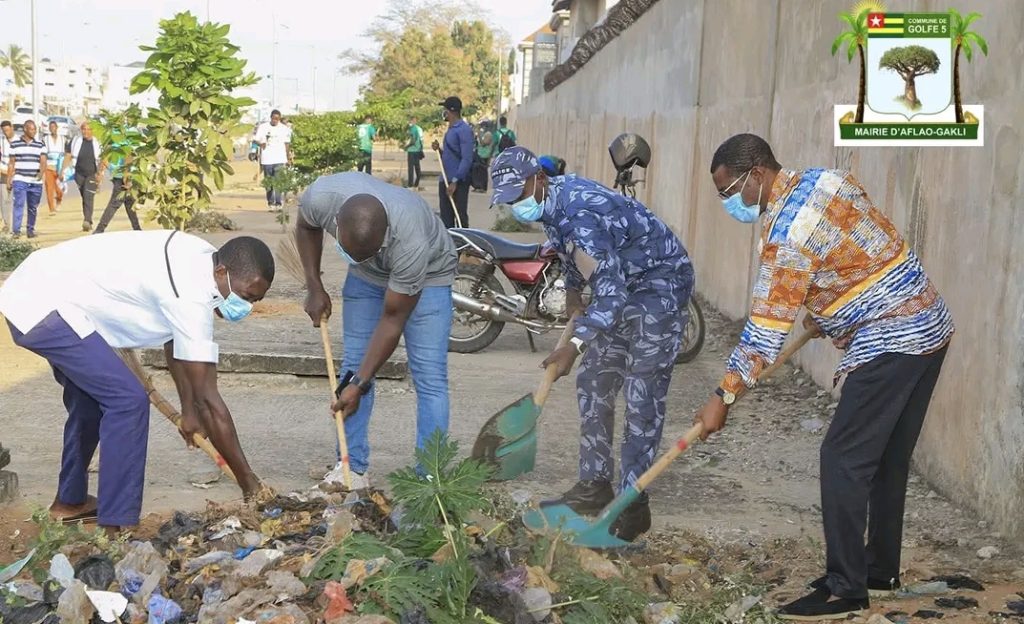 Golfe 5 : Le Maire ABOKA en première ligne pour rendre le Boulevard du 30 Août propre